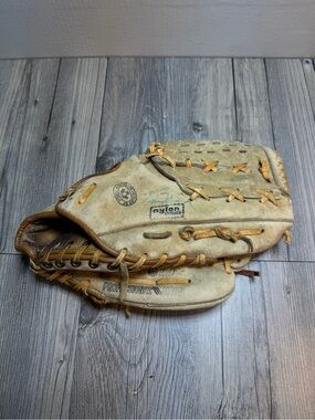 Vtg. 1960's King Brand Bud Harrelson 11" Baseball Glove RHT Tim McCarver Signed